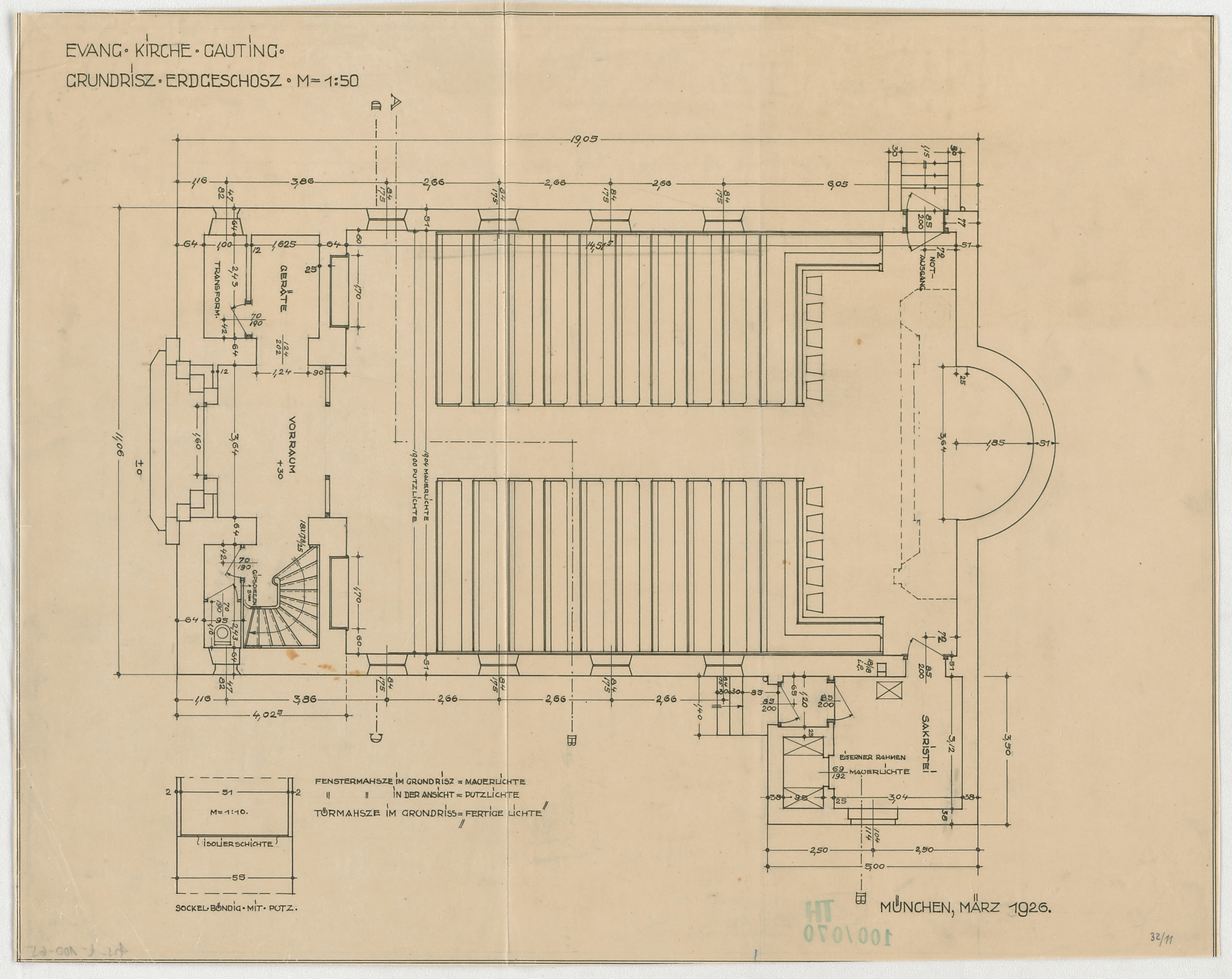 Unterschiede zum heutigen Kirchenrau finden sich lediglich im damaligen Geräteraum, der heute als Kapelle direkt neben dem Windfang zu finden ist, sowie im heute etwas vergrößerten Altarraum, durch das Entfernen einer Bankreihe